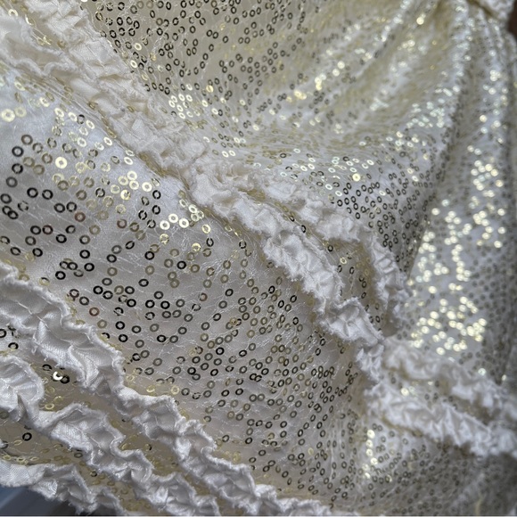 “Cinderella” girls, gold, sequined event dress size 4T. Smoke free - Picture 5 of 7